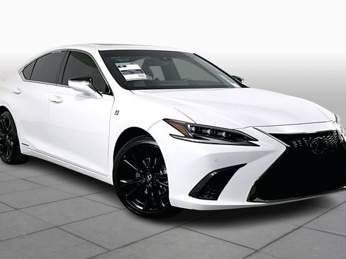Used 2022 Lexus ES 300h F Sport image 2