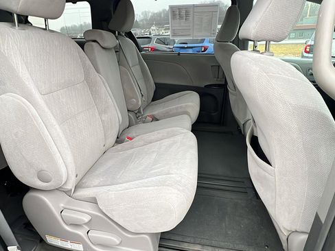 Used 2016 Toyota Sienna LE image 14