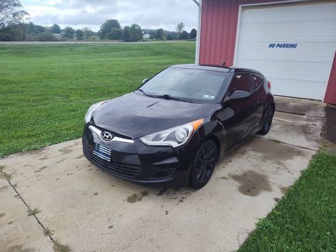 Used 2016 Hyundai Veloster FWD image 1