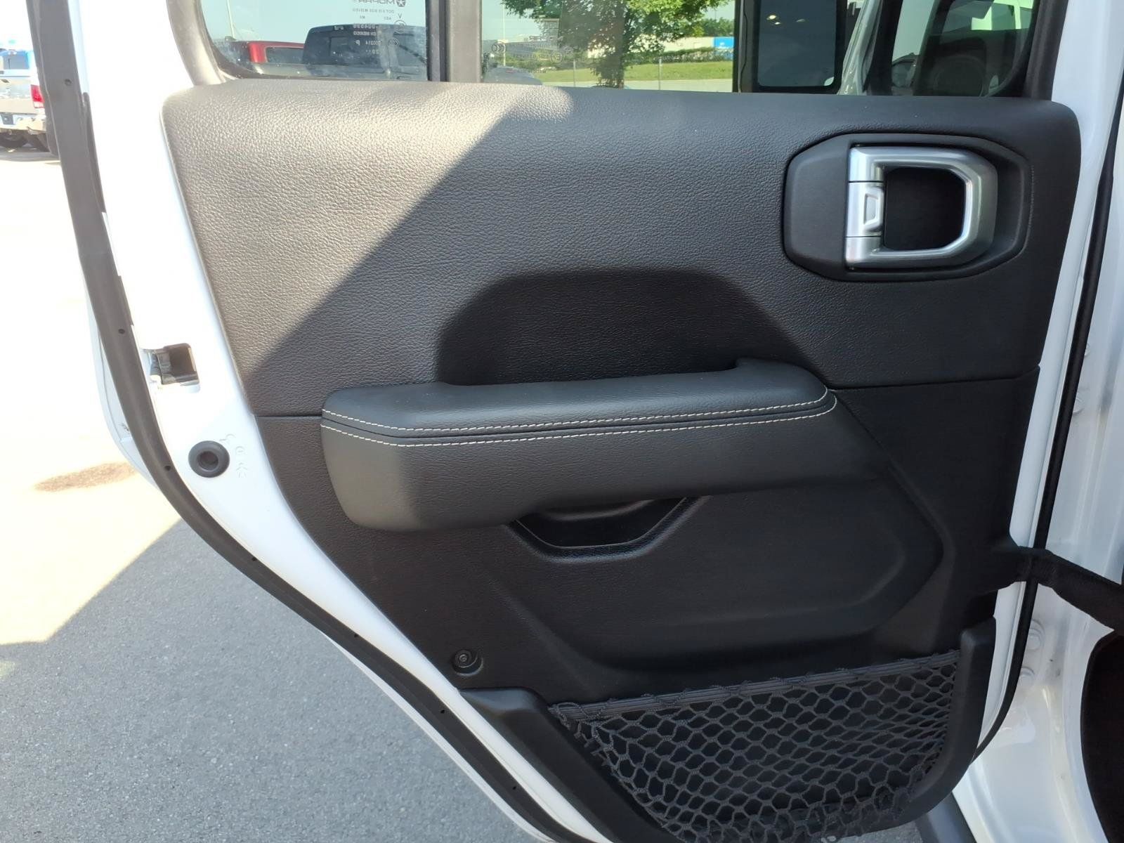 Used 2021 Jeep Gladiator Rubicon AWD/4WD image 13