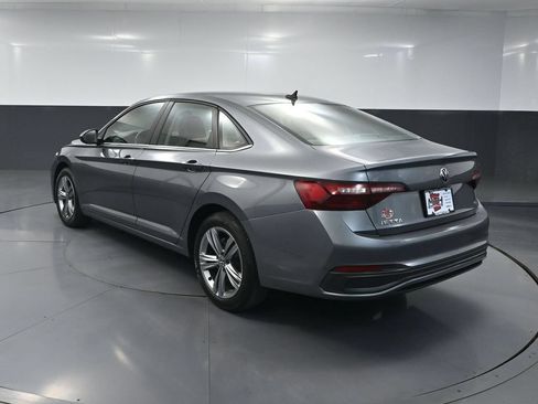 Used 2024 Volkswagen Jetta SE FWD image 6