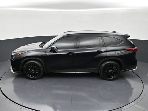 Used 2023 Toyota Highlander XSE FWD image 14