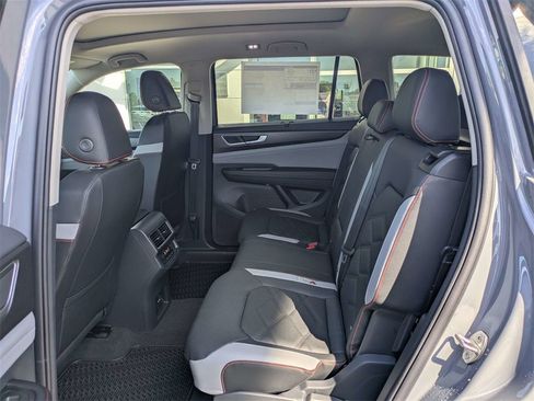 New 2026 Volkswagen Atlas Peak Edition image 16