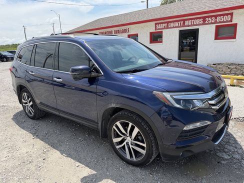Used 2017 Honda Pilot Touring image 1