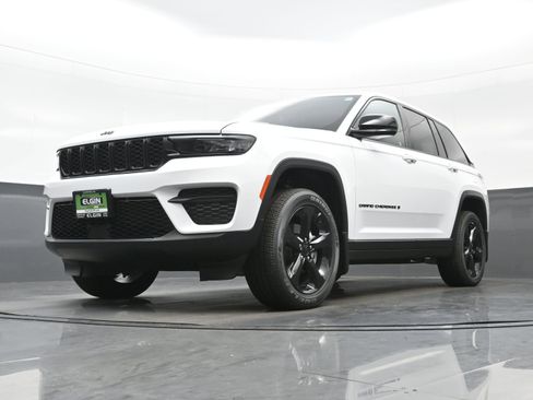 New 2025 Jeep Grand Cherokee Altitude AWD/4WD image 11