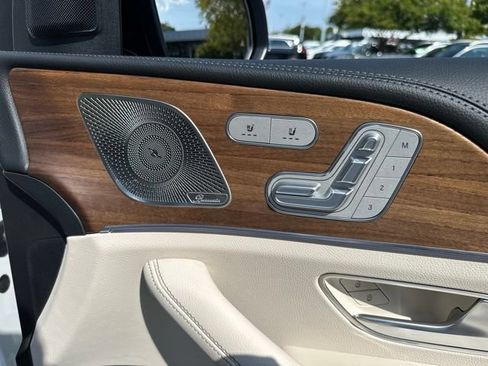 Used 2025 Mercedes-Benz GLS 450 4MATIC image 45
