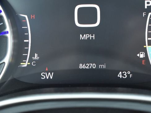 Used 2021 Chrysler Pacifica Touring-L w/ S Appearance Package image 18