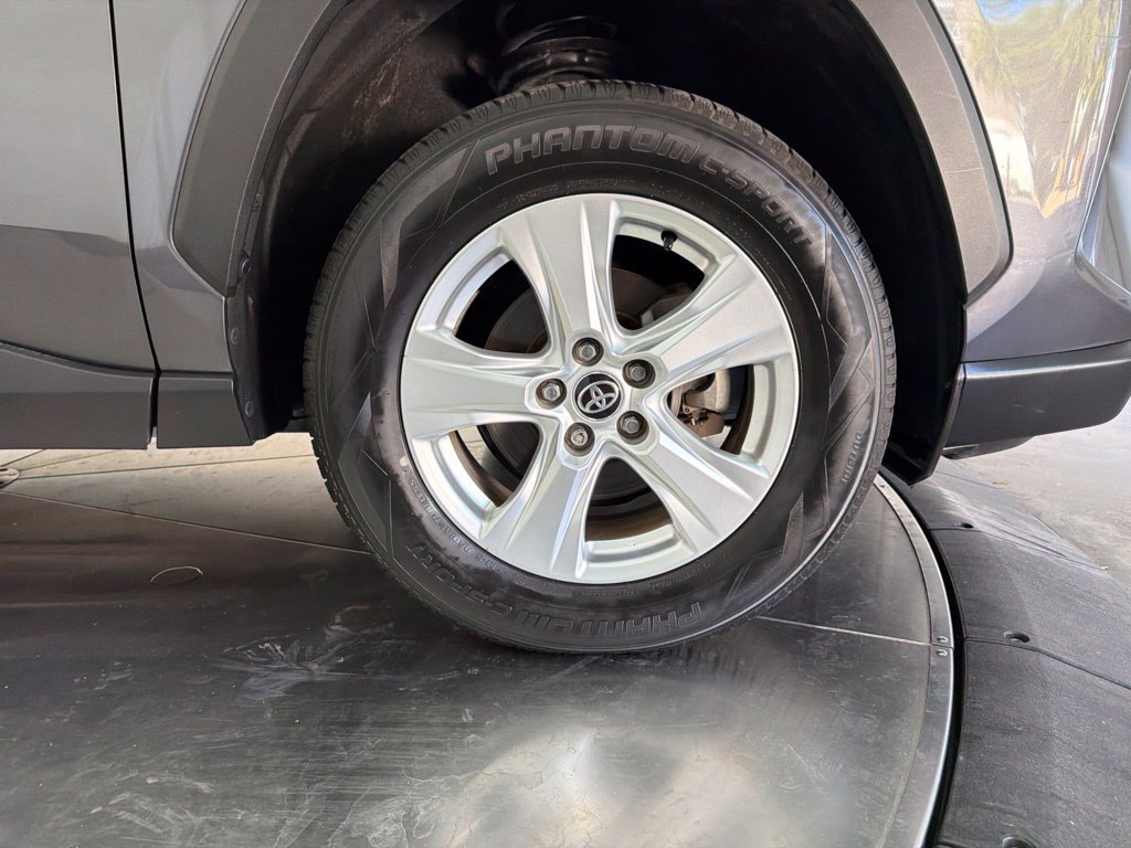 Used 2021 Toyota RAV4 XLE AWD/4WD image 9
