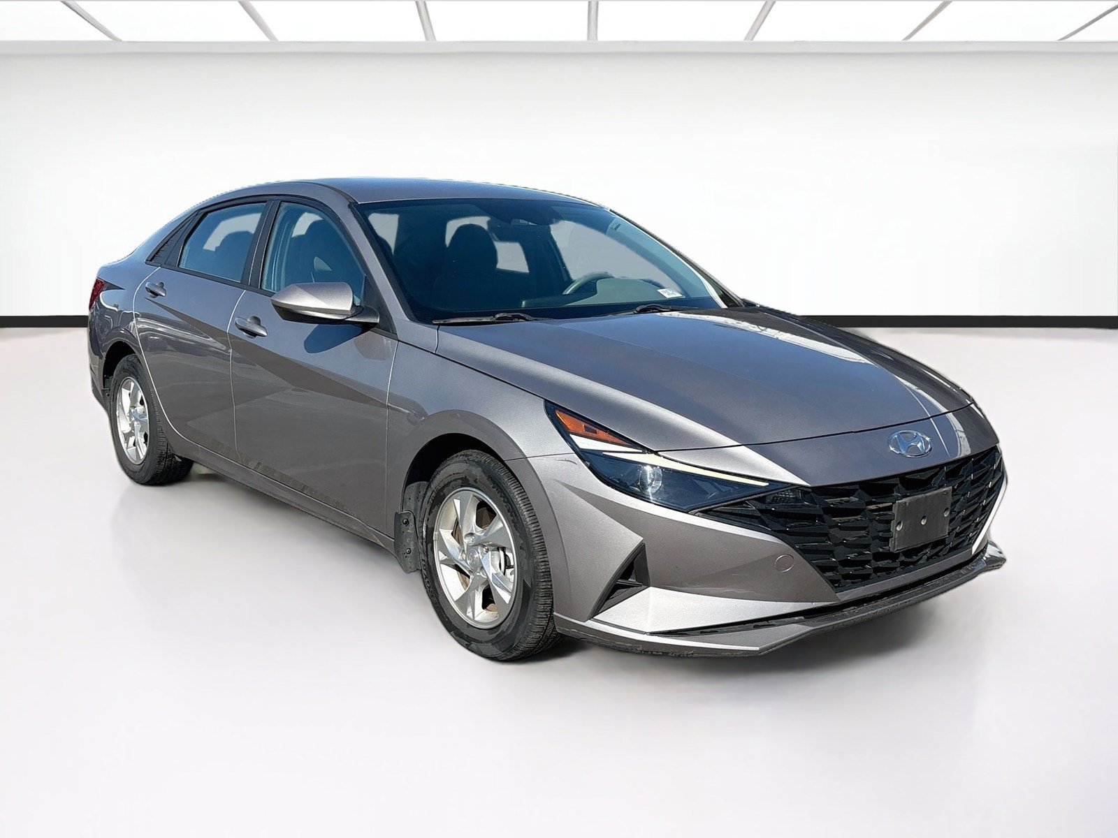 Used 2023 Hyundai Elantra SE FWD image 3