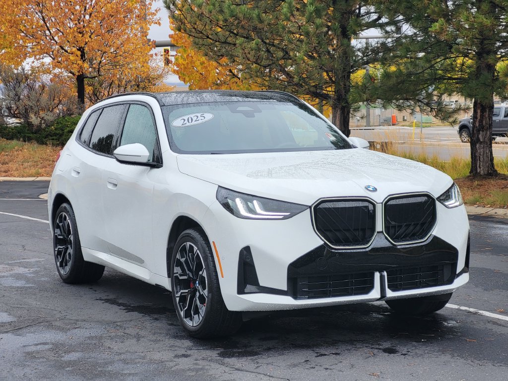 Used 2025 BMW X3 xDrive30i w/ Premium Package AWD/4WD image 3
