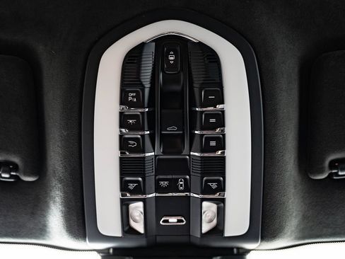 Certified 2024 Porsche Macan GTS AWD/4WD image 39