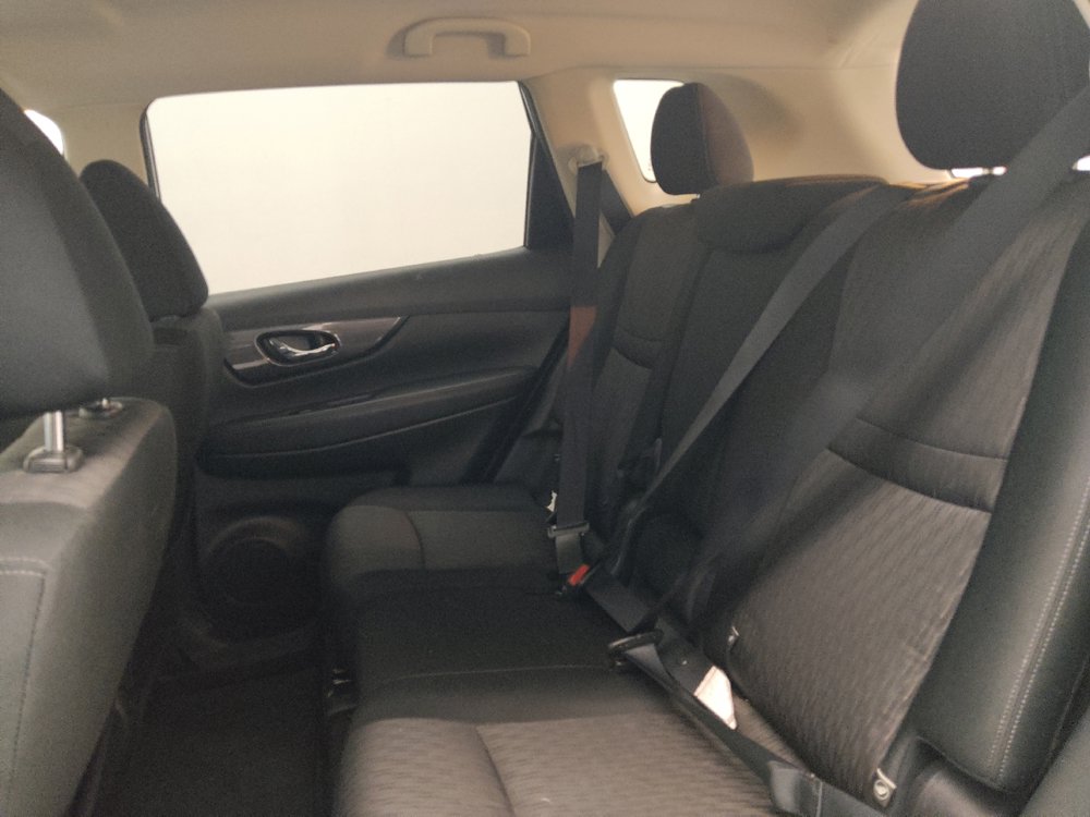 Used 2019 Nissan Rogue SV w/ Premium Package FWD image 18