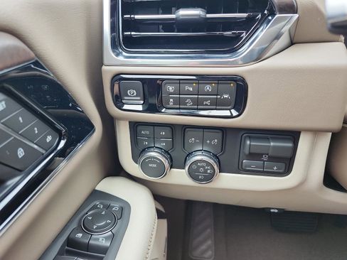 New 2026 GMC Yukon Denali image 19