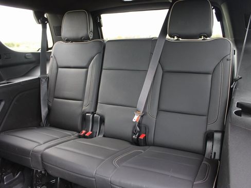 Used 2021 GMC Yukon SLT w/ SLT Premium Package image 32