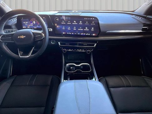 Used 2025 Chevrolet Traverse High Country AWD/4WD image 6