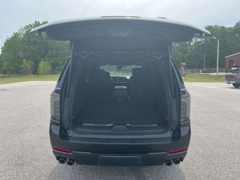 New 2026 Chevrolet Suburban Z71 image 11