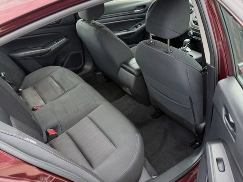 Used 2025 Nissan Altima 2.5 SV FWD image 10
