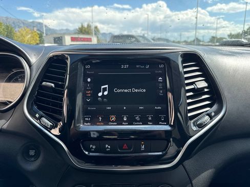 Used 2019 Jeep Cherokee Overland w/ Technology Group AWD/4WD image 25