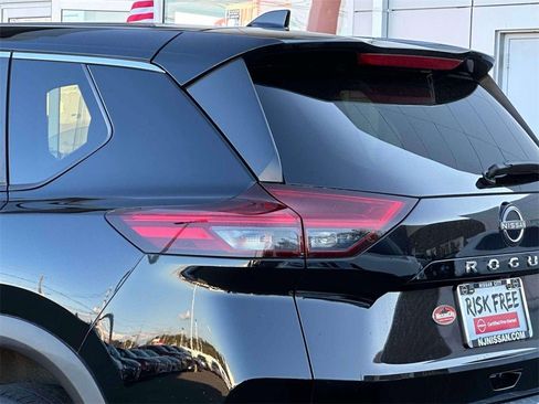 Certified 2023 Nissan Rogue SV image 9