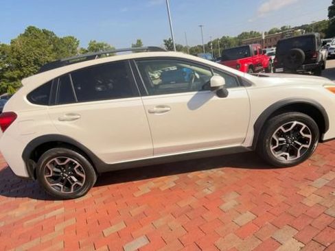 Used 2017 Subaru Crosstrek 2.0i Premium AWD/4WD image 2