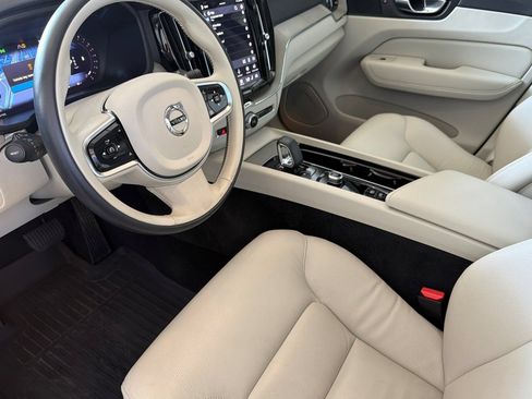 Used 2023 Volvo XC60 B5 Plus w/ Climate Package FWD image 8