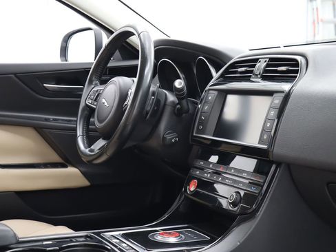 Used 2017 Jaguar XE Premium RWD image 29