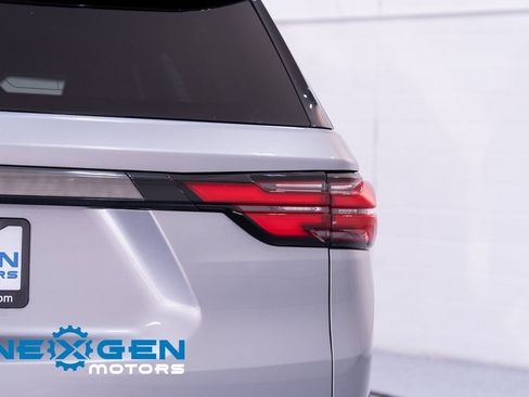 Used 2023 Chevrolet Traverse RS w/ LPO, Floor Liner Package image 61