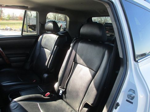Used 2013 Toyota Highlander Limited image 18