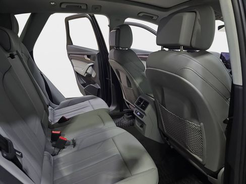 Used 2023 Audi Q5 e Premium w/ Convenience Package image 13