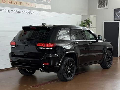 Used 2019 Jeep Grand Cherokee Altitude AWD/4WD image 3