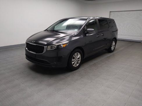 Used 2017 Kia Sedona LX FWD image 2