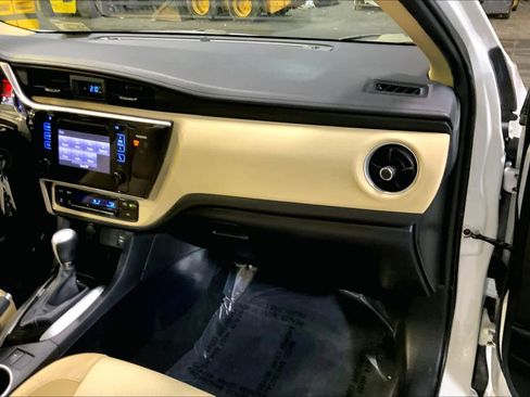 Used 2017 Toyota Corolla LE image 18