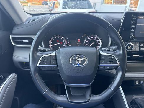 Used 2022 Toyota Highlander XLE image 23