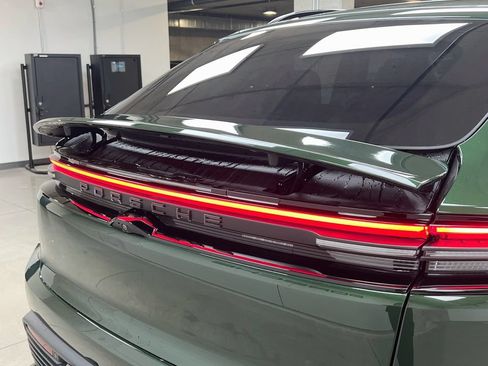 Certified 2026 Porsche Macan Turbo Electric AWD/4WD image 37