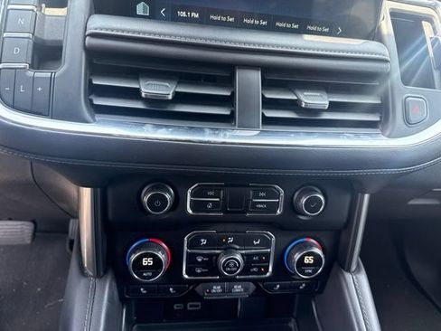 Used 2024 Chevrolet Suburban LT RWD image 18