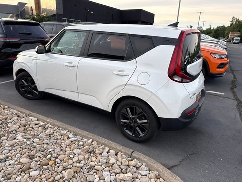 Used 2022 Kia Soul EX FWD image 4