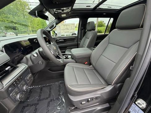 New 2026 Chevrolet Suburban Premier w/ Sun And Tow Package AWD/4WD image 34