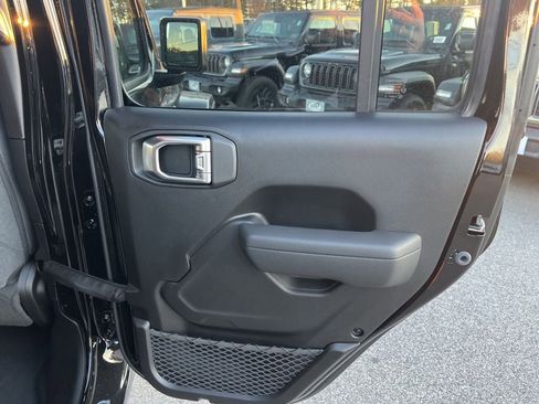 New 2026 Jeep Gladiator Sport image 12