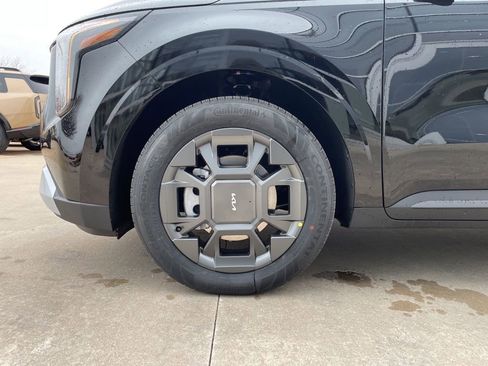 New 2026 Kia Carnival EX image 16