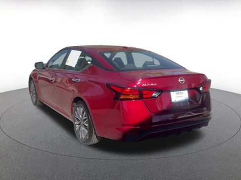 Used 2025 Nissan Altima 2.5 SV FWD image 11
