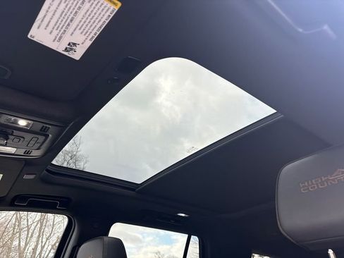 Used 2022 Chevrolet Tahoe High Country image 30