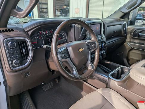 Used 2021 Chevrolet Silverado 2500 LTZ w/ LTZ Plus Package image 13