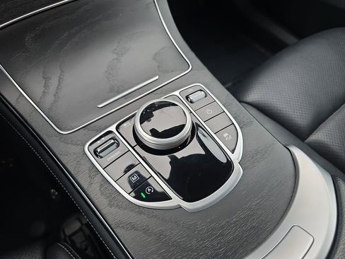 Used 2019 Mercedes-Benz GLC 300 4MATIC image 17