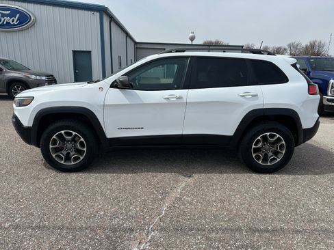 Used 2020 Jeep Cherokee Trailhawk w/ Cold Weather Group AWD/4WD image 3