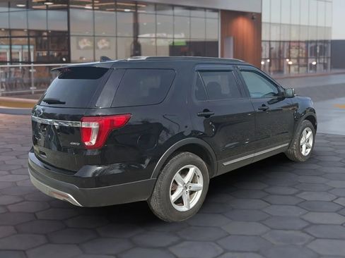 Used 2017 Ford Explorer XLT w/ Equipment Group 202A AWD/4WD image 13