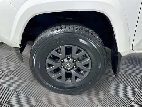 Certified 2020 Toyota Tacoma SR5 AWD/4WD image 10