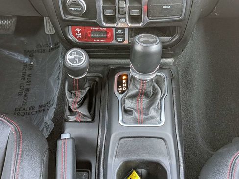 Used 2021 Jeep Wrangler Unlimited Rubicon AWD/4WD image 17