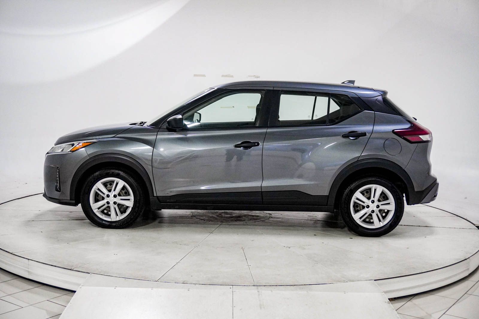 Used 2023 Nissan Kicks S FWD image 5