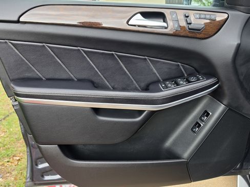 Used 2013 Mercedes-Benz GL 450 4MATIC w/ Premium 1 Pkg image 28