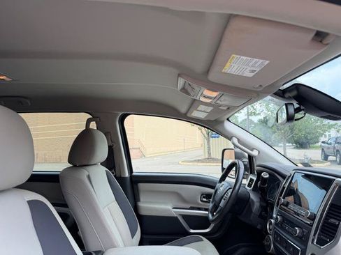 Used 2020 Nissan Titan SV w/ SV Convenience Package AWD/4WD image 18